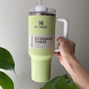 Stanley 40oz Flowstate Quencher H2.0 Tumbler